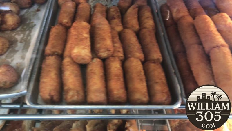 Empanadas Fresh From the Fryer That Locals Grab By the Half Dozen
