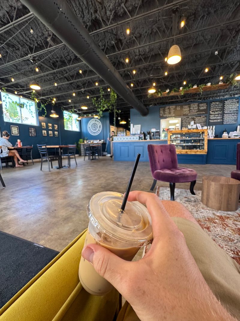 Mountain Vibes Meet Beachside Bliss Inside