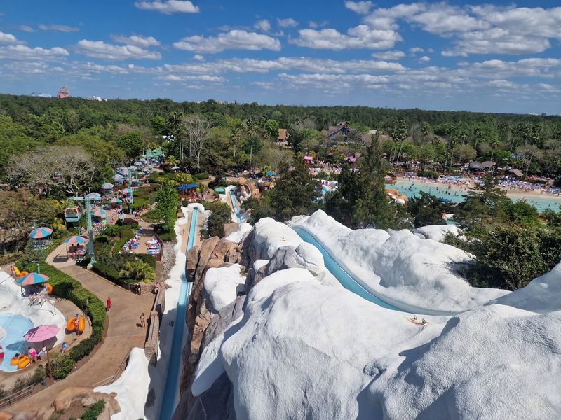Strategic Location Between Major Attractions