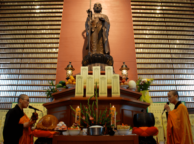 Incredibly Welcoming Community of Volunteers and Monastics