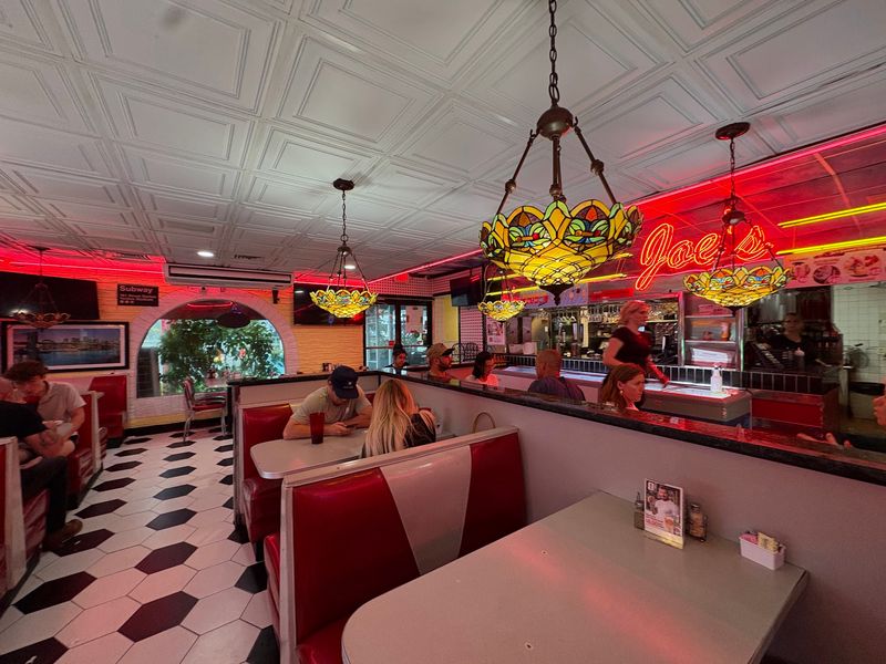 Joe's New York Diner - Tampa
