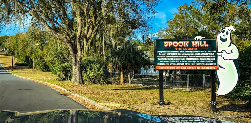 Spook Hill Elementary: Casper the Ghost Goes to School