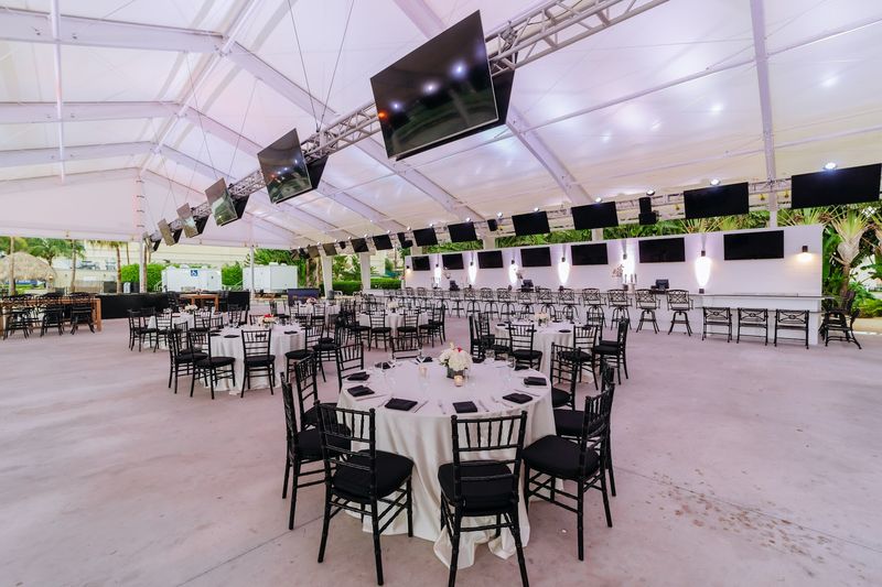 Diverse Dining and Entertainment Options