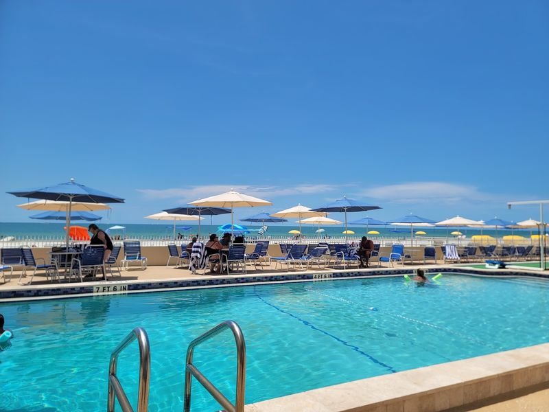 Shoreline Island Resort