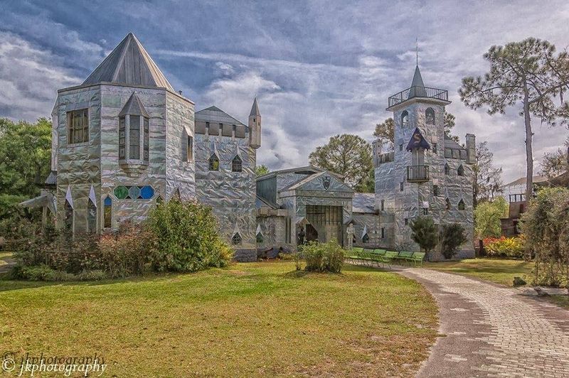 Solomon's Castle - Ona