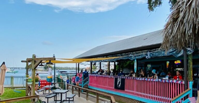 At This Florida Seafood Spot, the Boats Deliver Dinner While You Eat