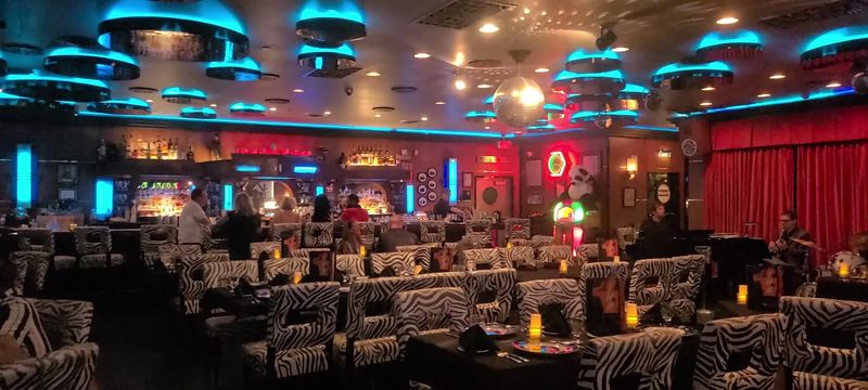 Art Deco Atmosphere That Transports You Back in Time