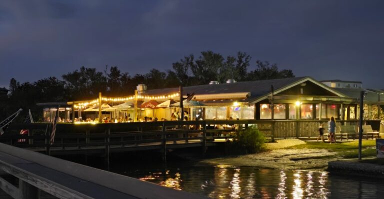 Forget the Packed Marinas – Locals Prefer These 12 Florida Seafood Favorites