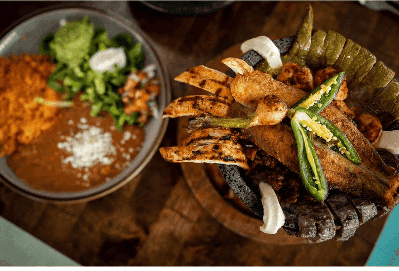 The Big Mixed Platters Are Made for Diners Who Refuse to Choose