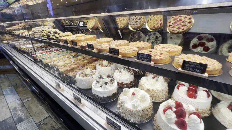 Bakery Offering Fresh Breads, Desserts, and Custom Cakes