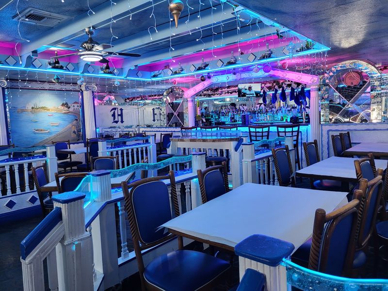 Ocean-Blue Atmosphere That Transports You