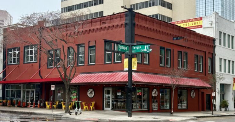 This Florida Pizza Shop Serves a Slice That Tastes Straight Out of New York