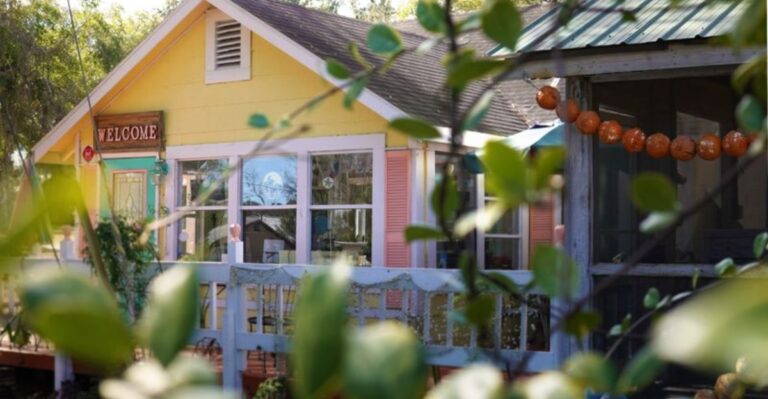 This Middle-of-Nowhere Florida Diner Serves Biscuits and Gravy Locals Swear By