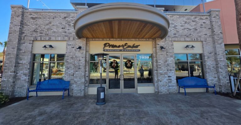 This Tiny-Town Florida Restaurant Serves Steaks Worth Driving Miles For