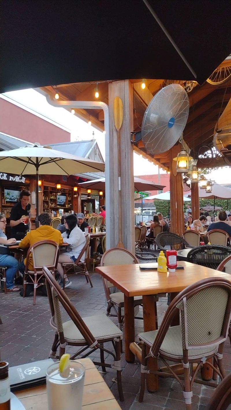 Outdoor Seating That Extends Your Spring Day