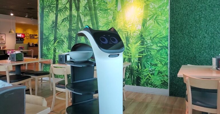 We Found a Florida Restaurant Where Robots Bring Dinner Right to Your Table