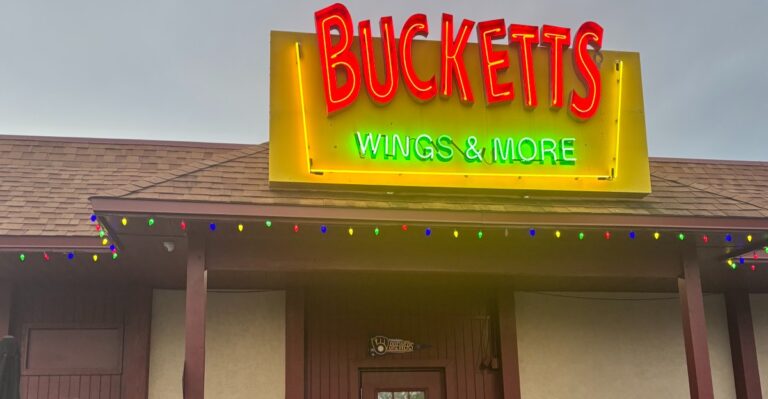 We Went Looking for Florida’s Best Wings and These 10 Delivered