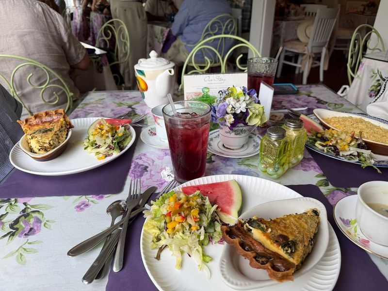 Lavender 'n Lace Tearoom - Lake Alfred