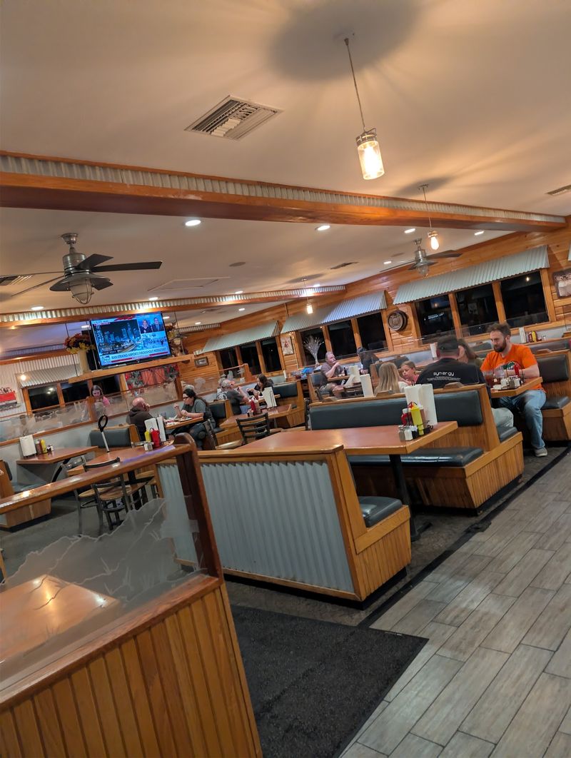 Why Locals Keep Choosing This Spot Over Bigger Chains
