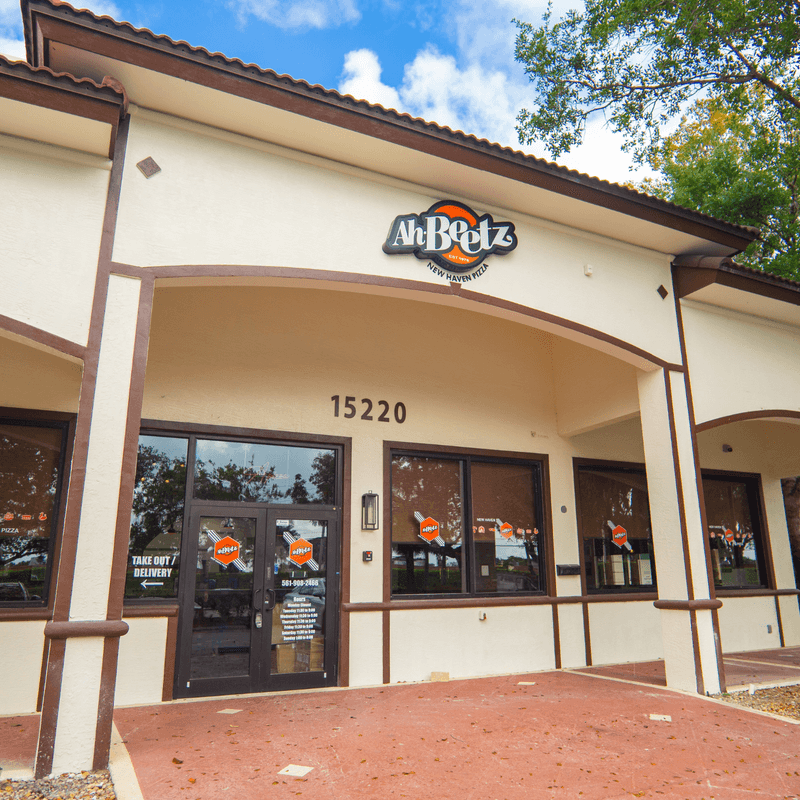 The White Clam Pie Brings a True Connecticut Classic to South Florida