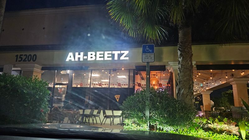 Ah-Beetz Shows Florida Can Hold Its Own in the New Haven Pizza Conversation