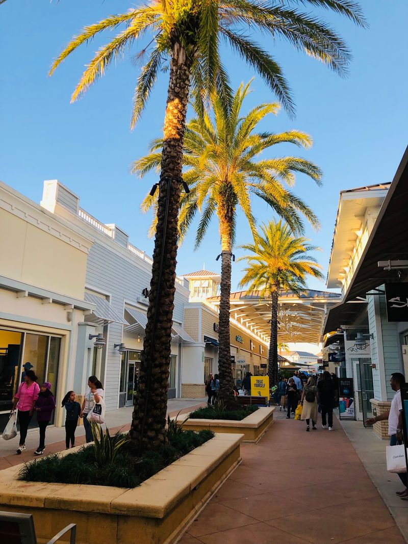 Dozens of Big-Name Stores Make It Easy to Lose Track of Time