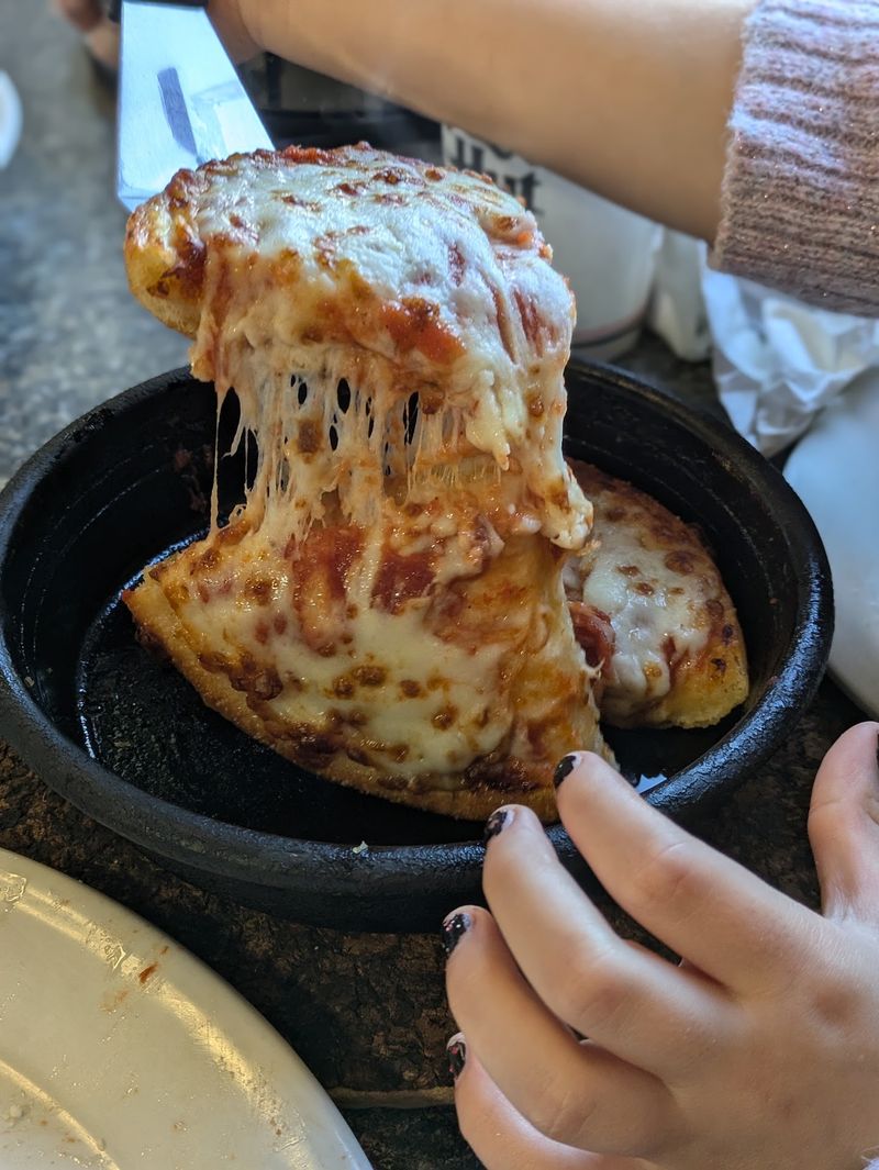 Booths, Pizza Pans, and Familiar Details Make the Visit Feel Retro