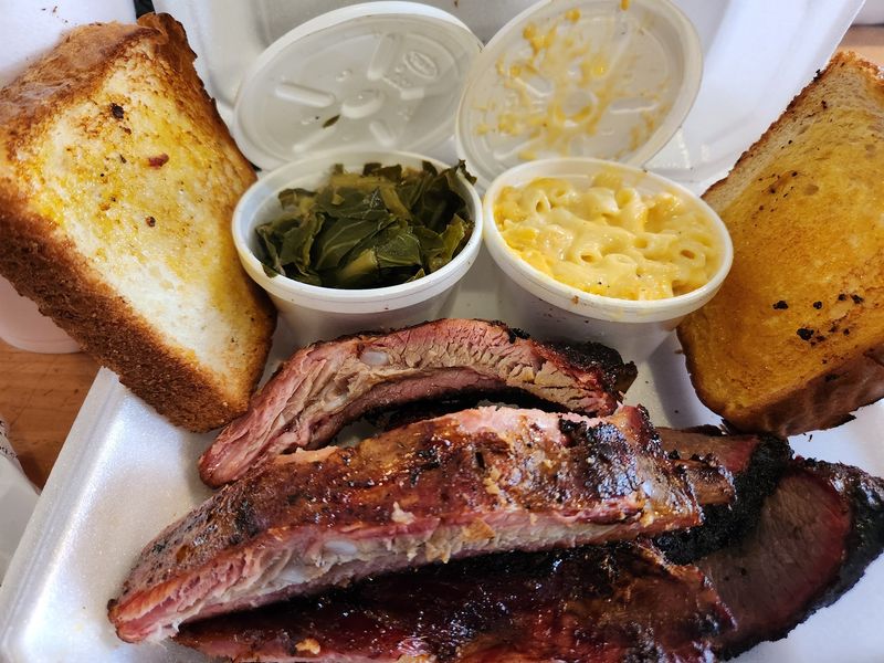 A Jacksonville BBQ Spot Where Family Recipes Still Lead the Way