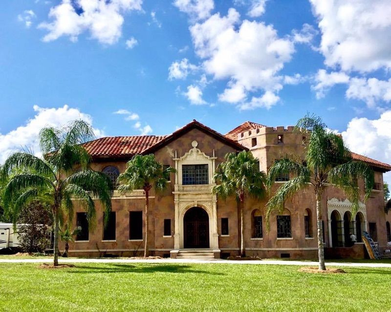 A 1920s Florida Mansion That Still Makes a Grand First Impression