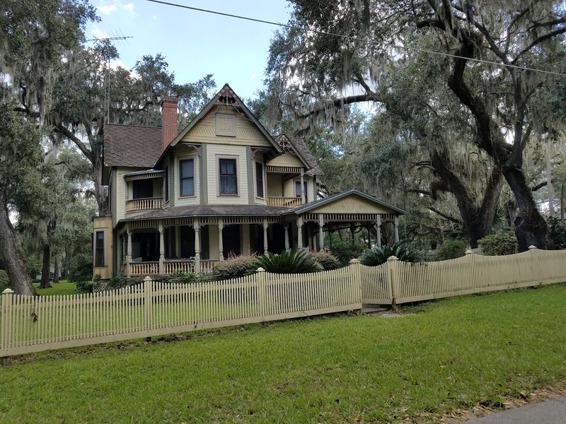 Old Houses And Giant Oaks Do Half The Decorating