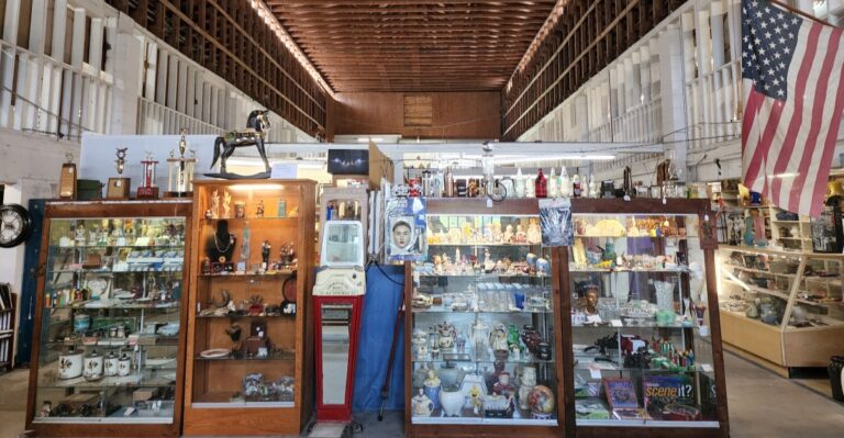 Hundreds of Dealers Turn This Florida Antique Mall Into an All-Day Treasure Hunt