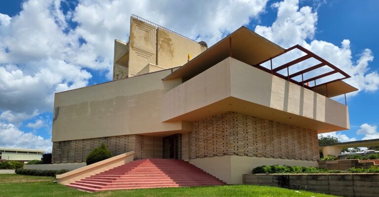 I Can’t Believe These 9 Architectural Wonders Are Hiding in Ordinary Florida Towns