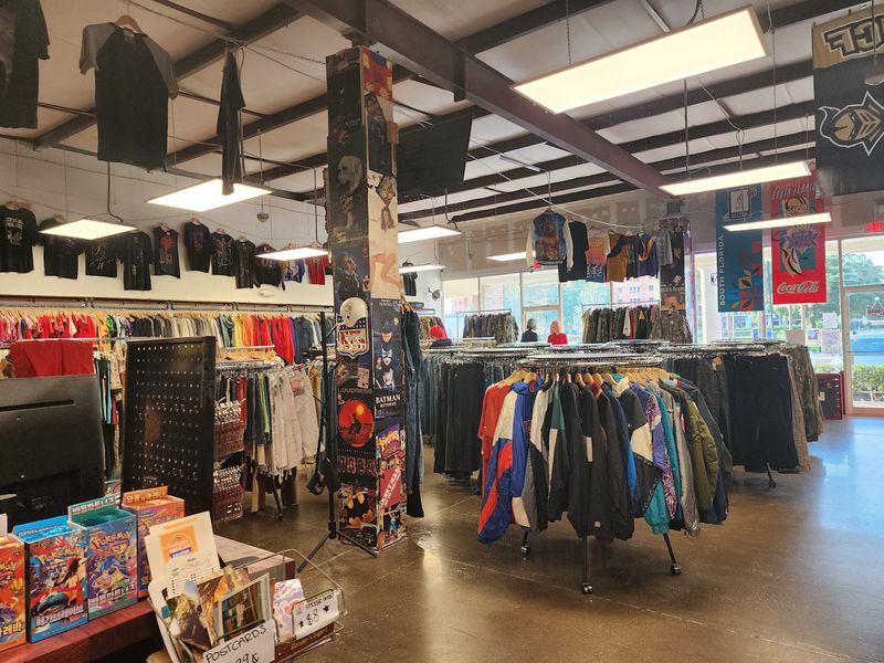 Szyn Thrift + Vintage Orlando - Orlando