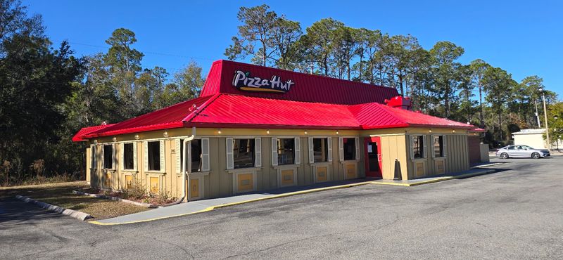 Why This Location Feels Different From Modern Takeout-Only Pizza Huts